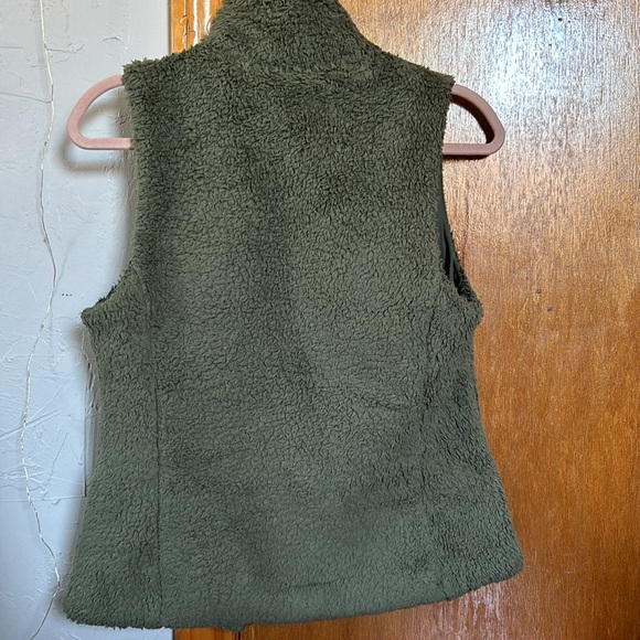 Green Patagonia Soft Vest - Picture 2 of 3